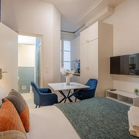 Douillet Pour 2 Au Coeur De Montmartre - Iv